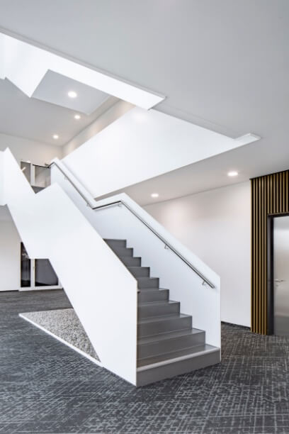 Bright and light-flooded central staircase in the OBJECT CAMPUS